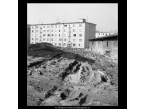 Ze stavby sídliště ve Strašnicích (495-8), Praha 1960 březen, černobílý obraz, stará fotografie, prodej