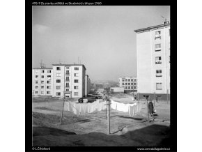 Ze stavby sídliště ve Strašnicích (495-9), Praha 1960 březen, černobílý obraz, stará fotografie, prodej