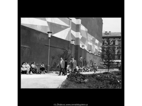 Pohled na park na Příkopech (774-2), Praha 1960 červenec, černobílý obraz, stará fotografie, prodej