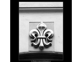 Znak domu U zlaté lilie (810-2), Praha 1960 červenec, černobílý obraz, stará fotografie, prodej