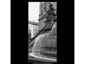 Část fontány (824), Praha 1960 červenec, černobílý obraz, stará fotografie, prodej