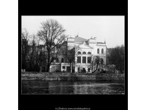 Budova na Slovanském ostrově (942), Praha 1960 říjen, černobílý obraz, stará fotografie, prodej