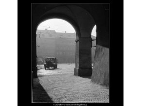 Podloubí (914-2), Praha 1959 , černobílý obraz, stará fotografie, prodej