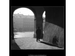 Podloubí (914-1), Praha 1959 , černobílý obraz, stará fotografie, prodej