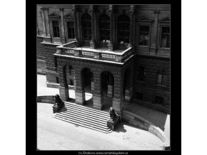 Postranní schodiště (861-2), Praha 1960 srpen, černobílý obraz, stará fotografie, prodej