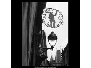 Mušketýr (1029), Praha 1960 říjen, černobílý obraz, stará fotografie, prodej