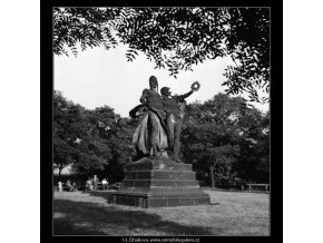 Sousoší J.V.Myslbeka (1171-5), Praha 1961 červen, černobílý obraz, stará fotografie, prodej