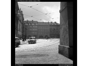 Malostranské náměstí (1114-2), Praha 1961 duben, černobílý obraz, stará fotografie, prodej