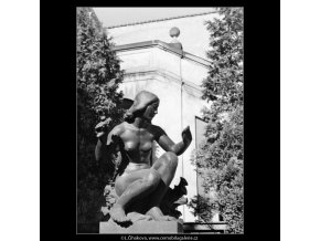 Socha z Ledeburské zahrady (1298-5), Praha 1961 , černobílý obraz, stará fotografie, prodej