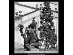 Socha z Ledeburské zahrady (1298-6), Praha 1961 , černobílý obraz, stará fotografie, prodej