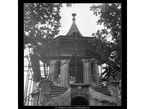 Čínský altán při opravě (1245-9), Praha 1962 , černobílý obraz, stará fotografie, prodej