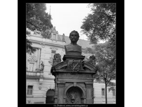 Pomník V.Hálka (1193-2), Praha 1961 srpen, černobílý obraz, stará fotografie, prodej