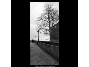 Ulice Ke Hradu (1384-1), Praha 1962 leden, černobílý obraz, stará fotografie, prodej
