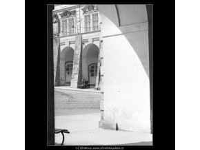 Z Malostranského náměstí (1647), Praha 1962 červen, černobílý obraz, stará fotografie, prodej