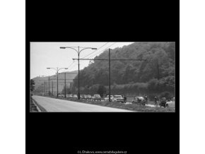 Auta na silnici (1669-2), žánry - Praha 1962 červen, černobílý obraz, stará fotografie, prodej