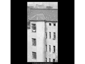 Okna do dvora (1944), žánry - Praha 1962 , černobílý obraz, stará fotografie, prodej