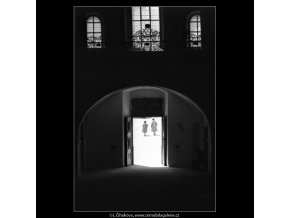 Východ z kostela sv.Jiří (1783), Praha 1962 květen, černobílý obraz, stará fotografie, prodej