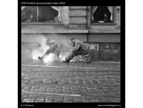 Svářeči spravují koleje (1995), žánry - Praha 1963 leden, černobílý obraz, stará fotografie, prodej