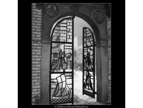Mřížová vrata (2033), Praha 1963 srpen, černobílý obraz, stará fotografie, prodej
