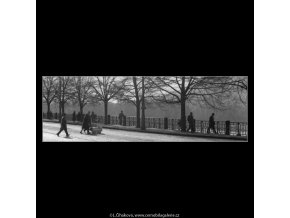 Smetanovo nábřeží (2055-5), žánry - Praha 1963 březen, černobílý obraz, stará fotografie, prodej