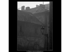 Plynová lampa na rohu (2094-7), Praha 1963 červen, černobílý obraz, stará fotografie, prodej