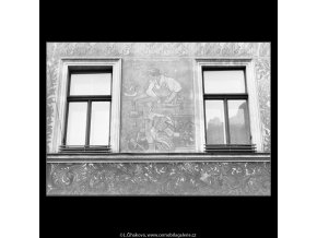 Okna a malovaná fasáda (2095-10), Praha 1964 , černobílý obraz, stará fotografie, prodej