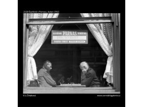 Šachisté v Parnasu (2130), žánry - Praha 1963 duben, černobílý obraz, stará fotografie, prodej