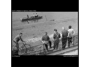 Mládež na náplavce (2117-1), žánry - Praha 1963 duben, černobílý obraz, stará fotografie, prodej