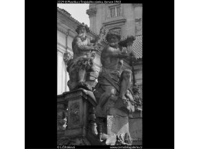 Plastika z Trojského zámku (2229-8), Praha 1963 červen, černobílý obraz, stará fotografie, prodej