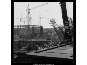 Na staveništi u stadionu (2237-5), žánry - Praha 1963 červen, černobílý obraz, stará fotografie, prodej