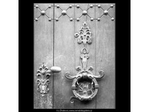 Zámek na dveřích (2241-1), Praha 1963 červen, černobílý obraz, stará fotografie, prodej