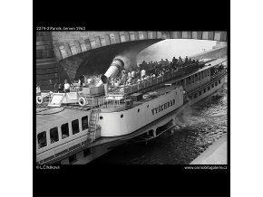 Parník (2274-2), žánry - Praha 1963 červen, černobílý obraz, stará fotografie, prodej