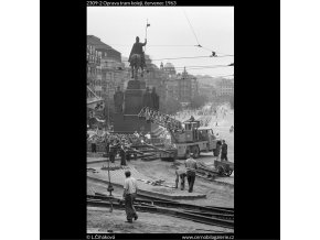 Oprava tram kolejí (2309-2), žánry - Praha 1963 červenec, černobílý obraz, stará fotografie, prodej