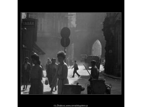 V Celetné ulici (2314-2), Praha 1963 , černobílý obraz, stará fotografie, prodej
