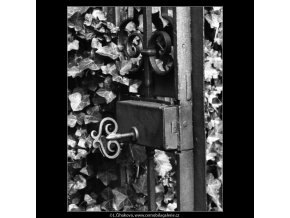 Zámek na dveřích (2394-2), Praha 1963 září, černobílý obraz, stará fotografie, prodej