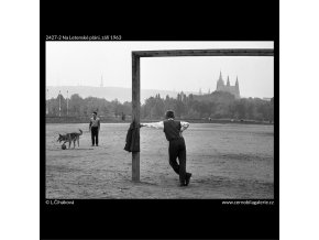 Na Letenské pláni (2427-2), žánry - Praha 1963 září, černobílý obraz, stará fotografie, prodej