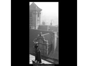 Pražské střechy (2445-1), Praha 1963 září, černobílý obraz, stará fotografie, prodej