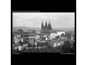 Střechy Úvozu a Pražský hrad (2483-5), Praha 1963 září, černobílý obraz, stará fotografie, prodej