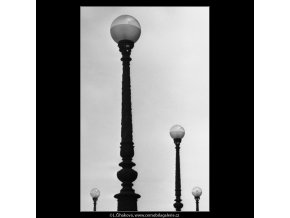 Kopule lamp (2541), Praha 1963 září, černobílý obraz, stará fotografie, prodej