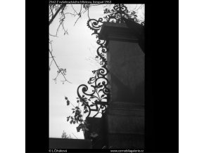 Z vyšehradského hřbitova (2562), Praha 1963 listopad, černobílý obraz, stará fotografie, prodej