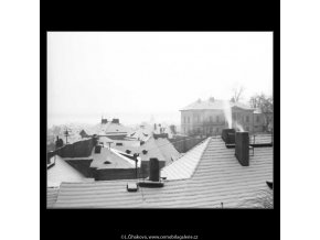 Zasněžené střechy (2649-1), žánry - Praha 1964 leden, černobílý obraz, stará fotografie, prodej