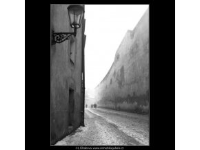 Vysoká zeď (2655), žánry - Praha 1964 leden, černobílý obraz, stará fotografie, prodej