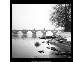 Pohled na část Karlova mostu (2656-1), Praha 1964 leden, černobílý obraz, stará fotografie, prodej