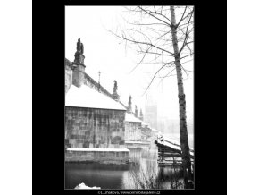 Pohled na část Karlova mostu (2656-3), Praha 1964 leden, černobílý obraz, stará fotografie, prodej