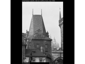 Špičky věže býv.Juditina mostu (2726), Praha 1964 únor, černobílý obraz, stará fotografie, prodej
