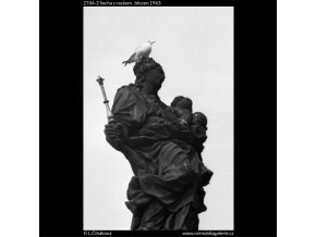 Socha s rackem (2744-2), Praha 1963 březen, černobílý obraz, stará fotografie, prodej