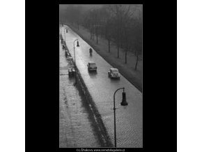 Vozovka a lucerny (2790-2A), žánry - Praha 1964 duben, černobílý obraz, stará fotografie, prodej