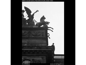 Vrcholek Národního divadla (2800), Praha 1964 duben, černobílý obraz, stará fotografie, prodej