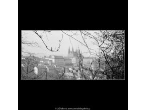 Pohled na Hrad (2817-3), Praha 1964 duben, černobílý obraz, stará fotografie, prodej