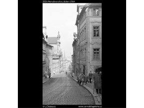 Nerudova ulice (2826), Praha 1964 duben, černobílý obraz, stará fotografie, prodej